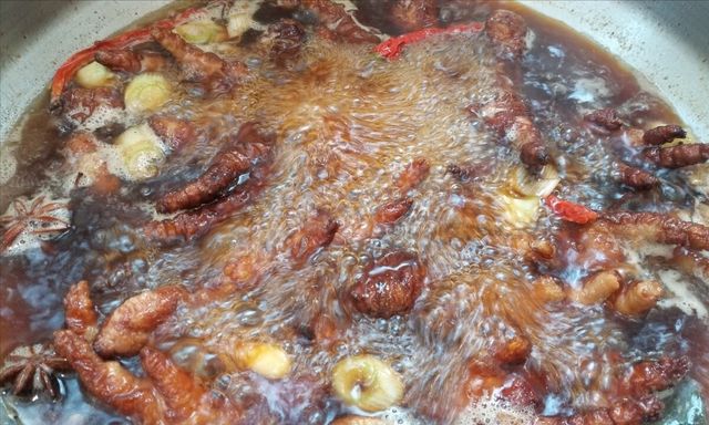 做虎皮鸡爪,要想酥烂脱骨又入味,个个起虎皮,关键1步要牢记休闲区蓝鸢梦想 - Www.slyday.coM