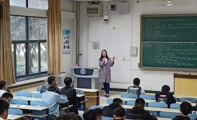 北科大女老师“撞脸”明星,集美貌与才华于一身,学生抢着来蹭课休闲区蓝鸢梦想 - Www.slyday.coM 北科大女老师“撞脸”明星,集美貌与才华于一身,学生抢着来蹭课休闲区蓝鸢梦想 - Www.slyday.coM