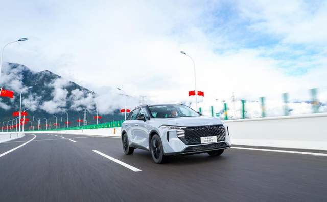 手握15万买紧凑SUV，买丐版大众探歌？还是顶配启辰大V？