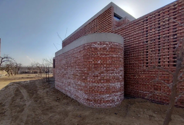 梦想改造家132万砖房后续,老大爷同村网友实拍,房顶开裂墙反碱休闲区蓝鸢梦想 - Www.slyday.coM 梦想改造家132万砖房后续,老大爷同村网友实拍,房顶开裂墙反碱休闲区蓝鸢梦想 - Www.slyday.coM