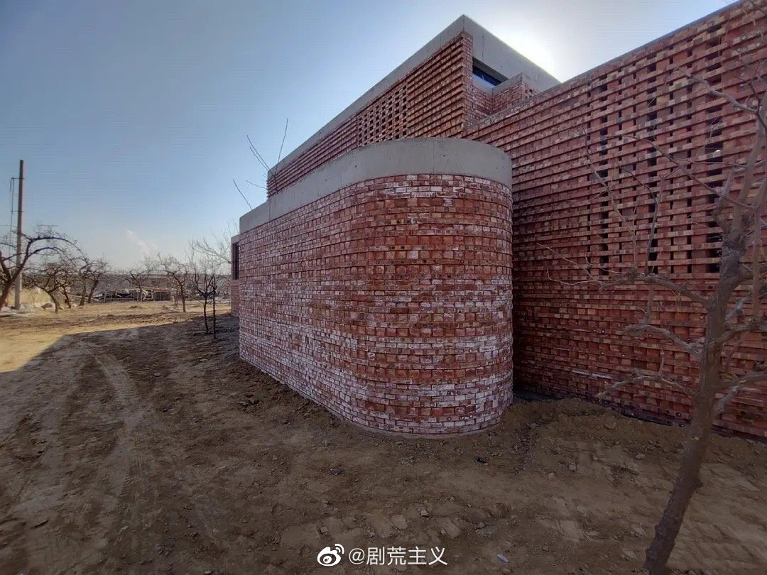 《梦想改造家》红砖房议论纷纷，被评为最差的设计……休闲区蓝鸢梦想 - Www.slyday.coM