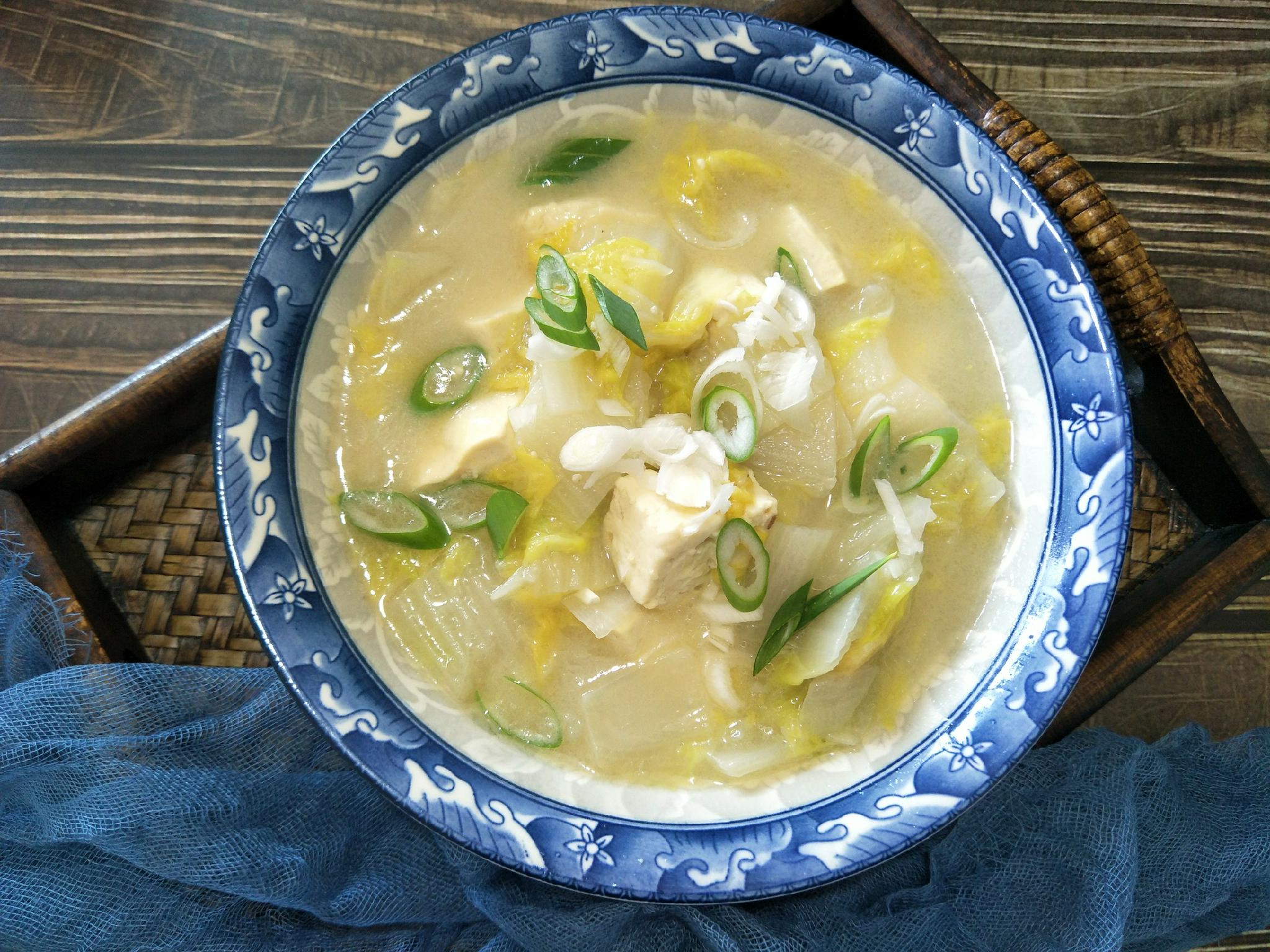 白菜炖豆腐时南豆腐好吃还是北豆腐加一个小步骤豆腐更鲜美