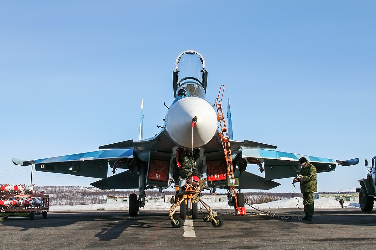 曾经最强大的舰载机之一苏33战斗机是侧卫家族中的海上大利器