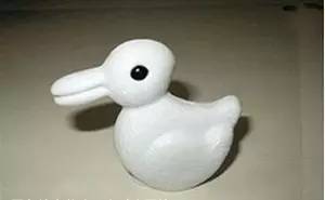 你最先看到的是少女还是老妇,暴露你的心理年龄,超准休闲区蓝鸢梦想 - Www.slyday.coM 你最先看到的是少女还是老妇,暴露你的心理年龄,超准休闲区蓝鸢梦想 - Www.slyday.coM