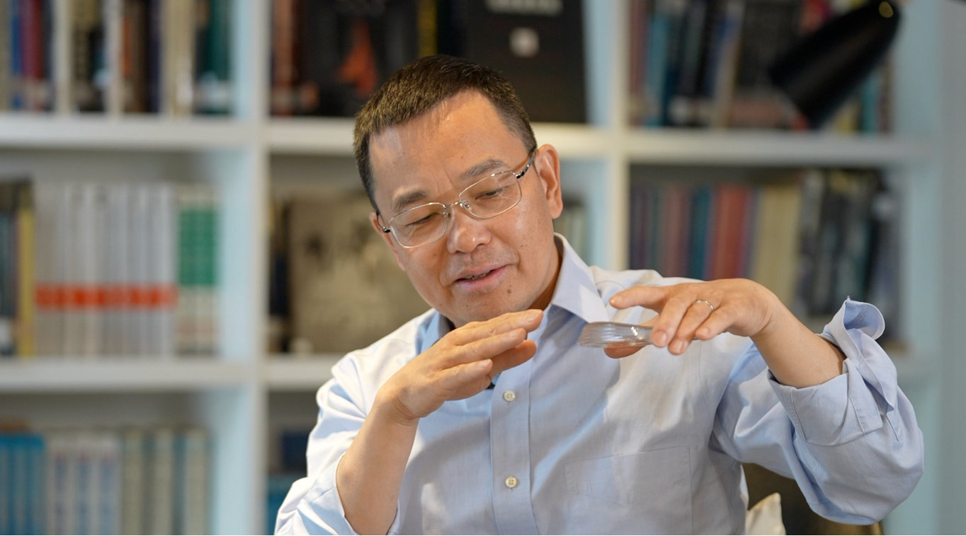 走进冰丝带设计师郑方的美学世界,感受刚柔相济的中国智慧