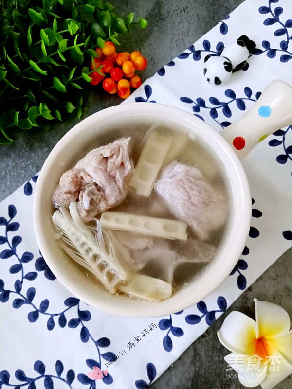 清炖竹笋排骨汤保留了食材本身的鲜味滋补又营养健康又美味