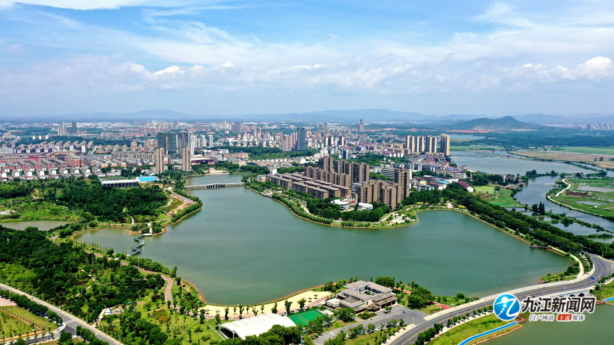 风景秀丽的共青城市珍珠湖公园.