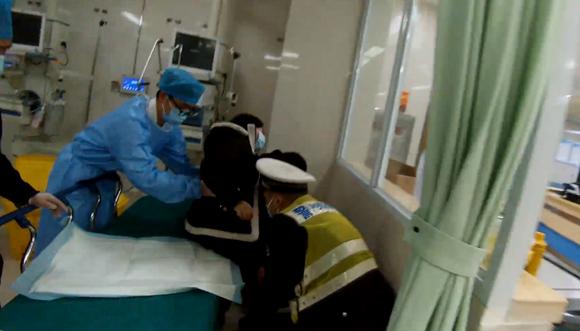 孕妇大出血 又遇晚高峰 他们一路喊话开出一条“生路”休闲区蓝鸢梦想 - Www.slyday.coM