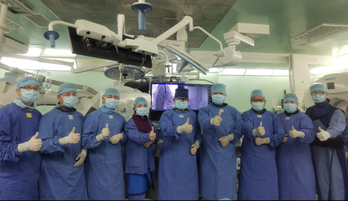 葛均波团队完成首例自主定位主动脉瓣植入 介入心脏病学再向前一步