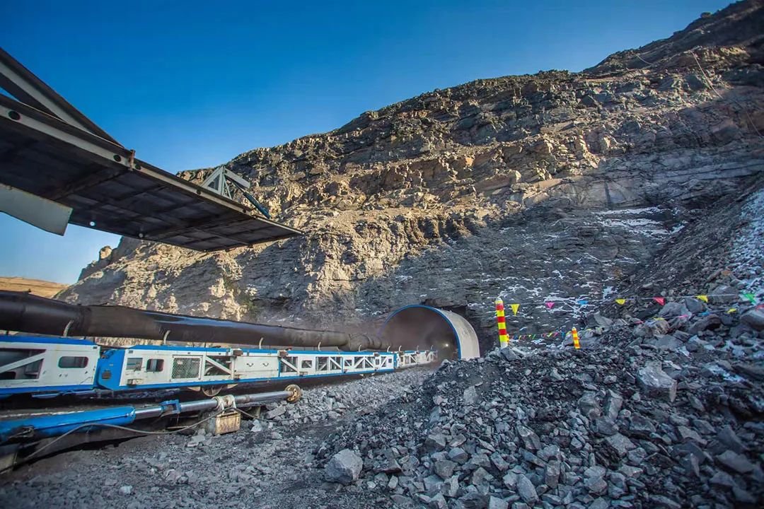 全国首个!平朔安太堡露天矿边帮煤开采示范项目开工