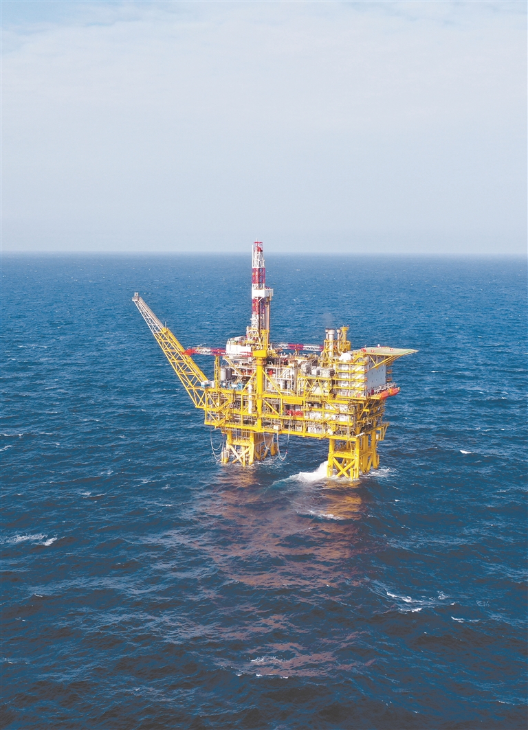 我国南海首次实现3000米以上深层油田规模化开发|油田|南海|原油_新浪