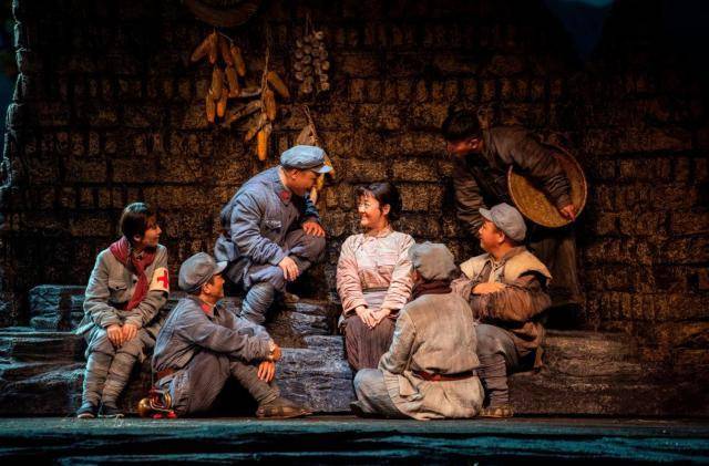 讲述大别山长征故事民族歌剧银杏树下亮相第四届中国歌剧节