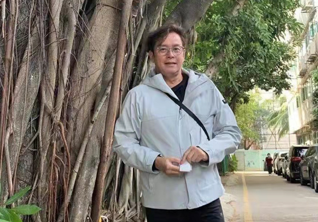 谭咏麟被曝与粉丝有暧昧关系，背影照片疑似曝光，事件已上热搜休闲区蓝鸢梦想 - Www.slyday.coM