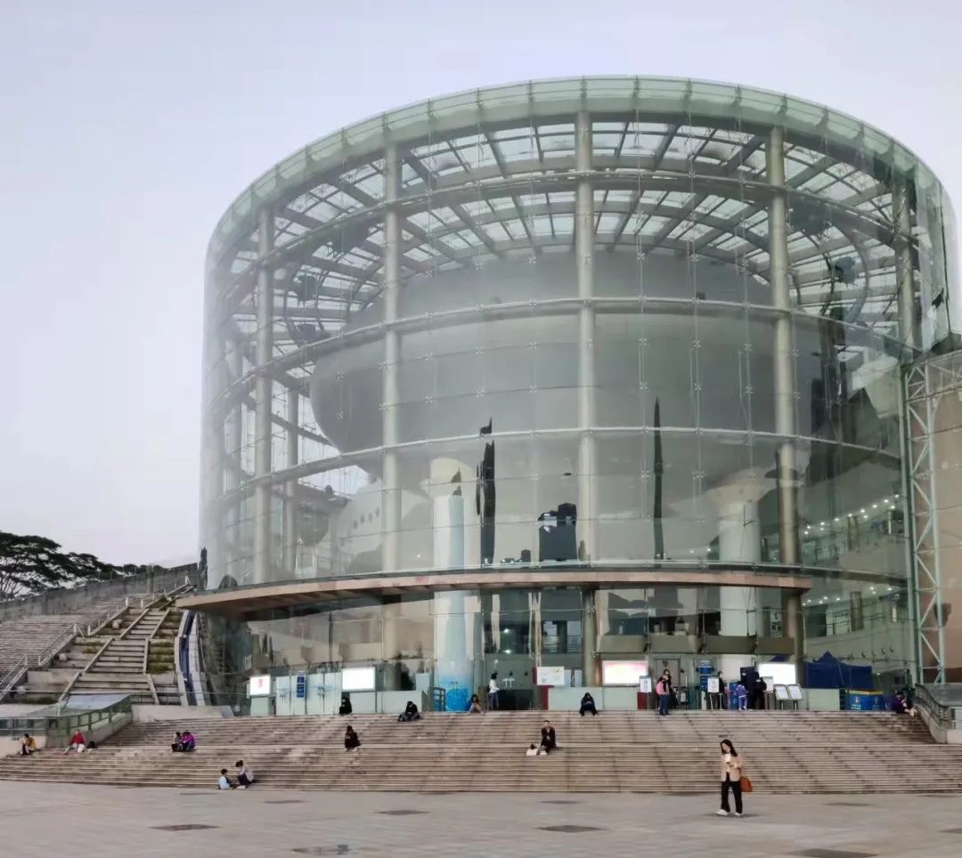 图书馆,书城,餐馆……坐落于深圳中心区莲花山脚下深圳市少年宫绝对榜