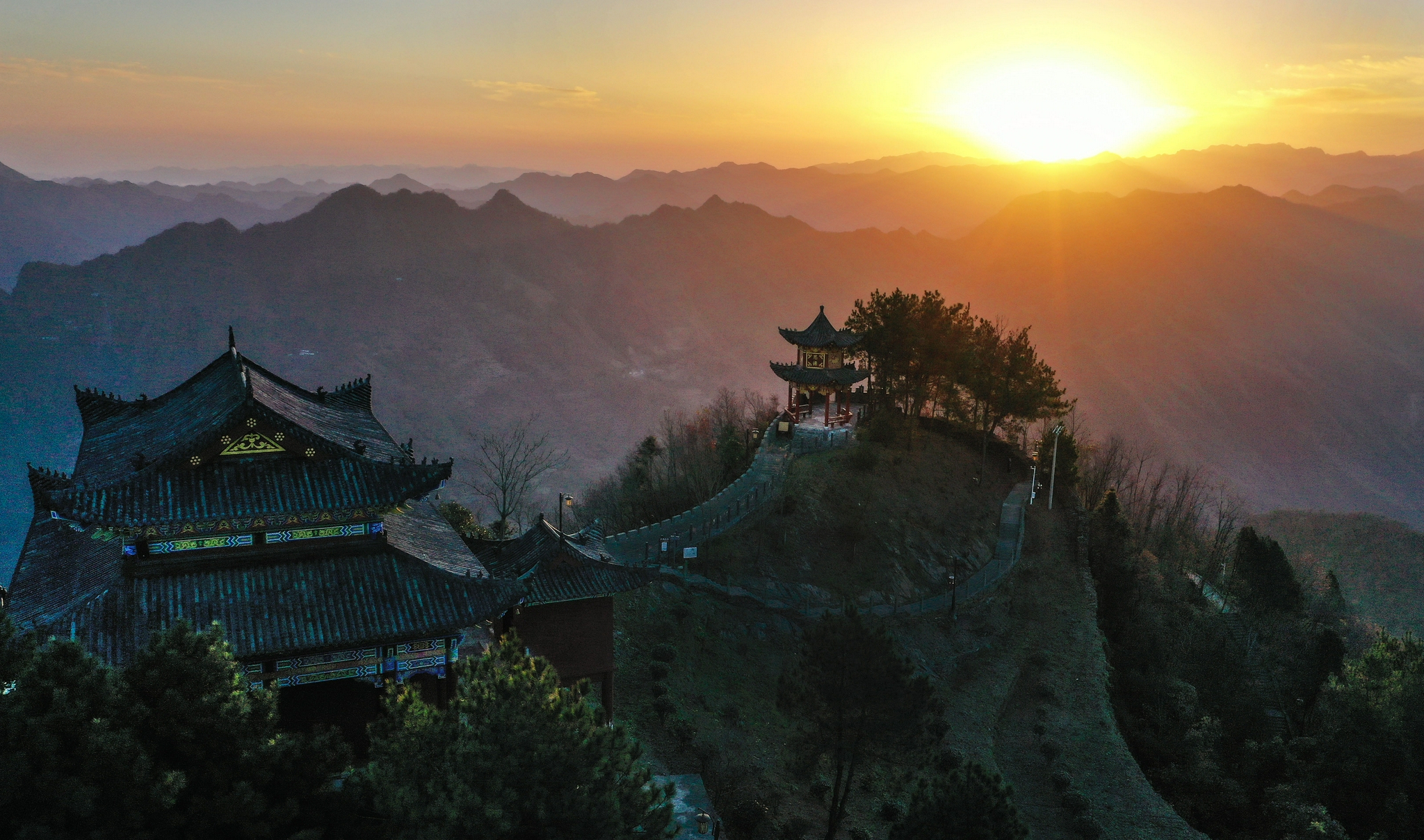 登高庙山峰,一览众山小|武当山|陕西省_新浪新闻