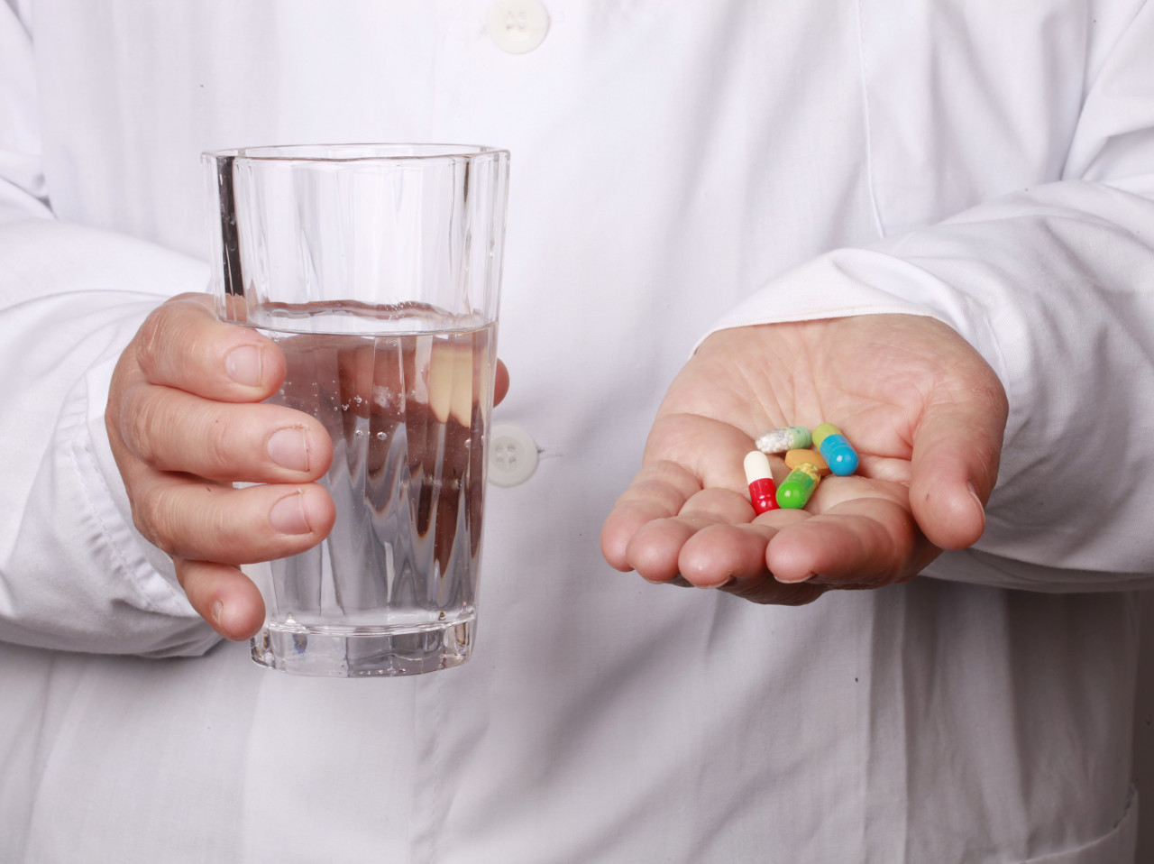 来对照你药吃对了吗饭前吃药还是饭后吃药忘了吃药需要补吗很多人都