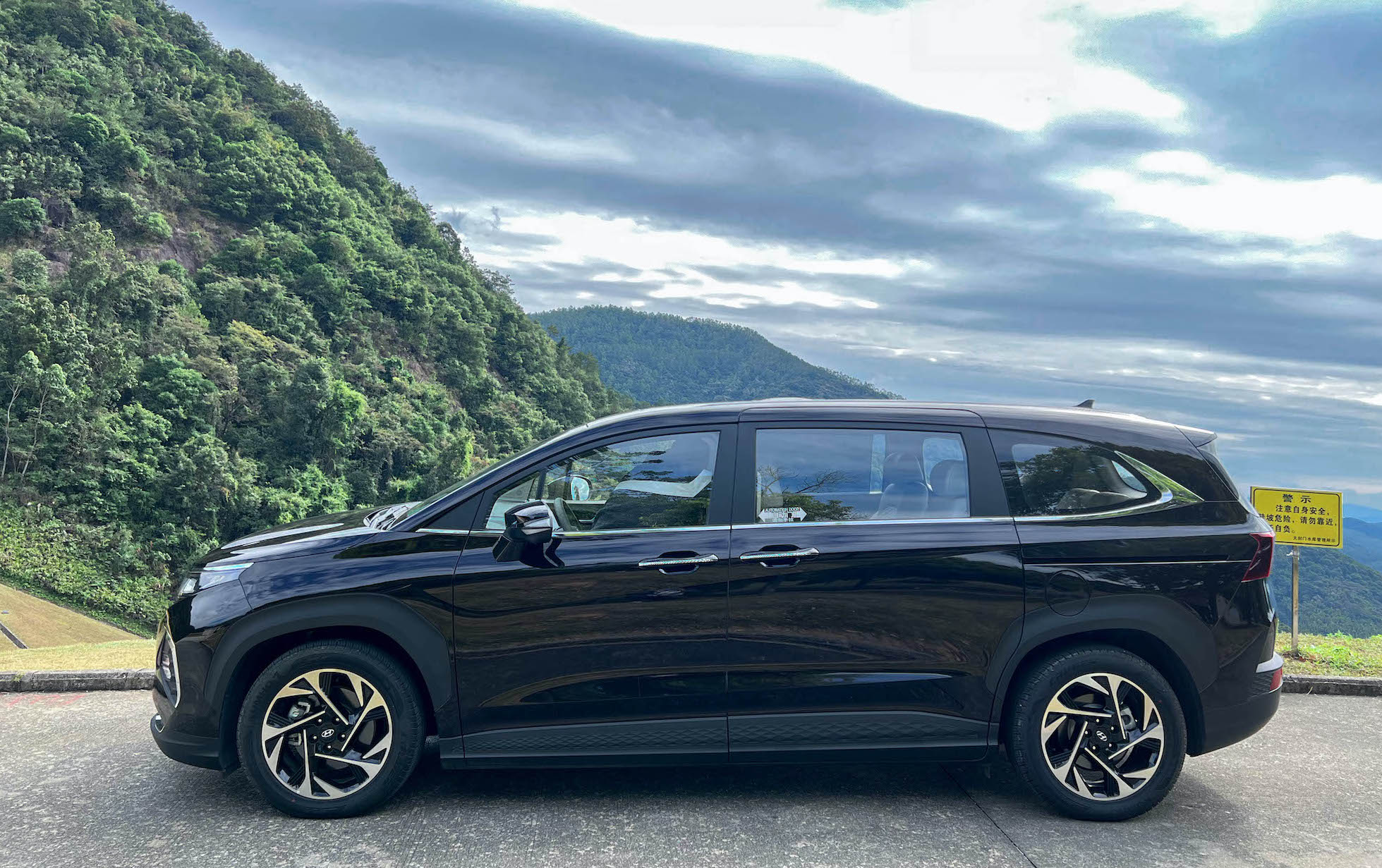 试驾北京现代首款mpv库斯途外观精致内饰居家更重要的是舒服