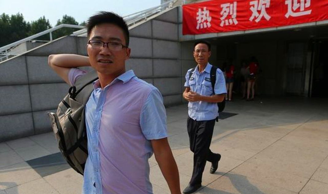 他拒绝北大,花了14年复读9次考上清华,却36岁沦为郑州四中教师休闲区蓝鸢梦想 - Www.slyday.coM 他拒绝北大,花了14年复读9次考上清华,却36岁沦为郑州四中教师休闲区蓝鸢梦想 - Www.slyday.coM