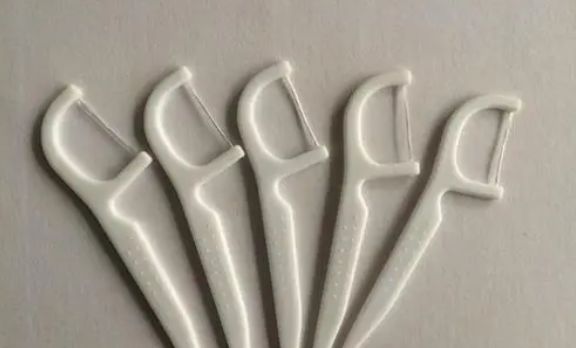 吃东西总是塞牙弄不出来?教你3招轻松解决,牙齿不再有问题休闲区蓝鸢梦想 - Www.slyday.coM 吃东西总是塞牙弄不出来?教你3招轻松解决,牙齿不再有问题休闲区蓝鸢梦想 - Www.slyday.coM