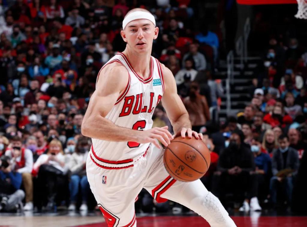 大爆冷火箭8人上双结束15连败卡鲁索末节13分难救主