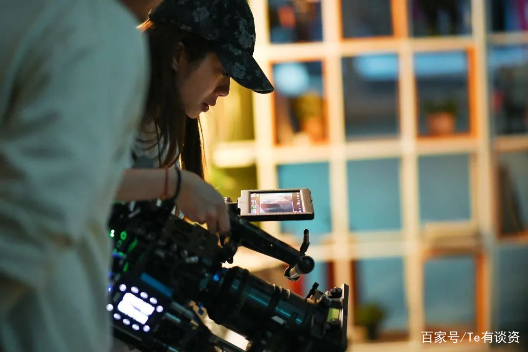 生命总是要有缝隙的,因为那是阳光照进来的地方,也祝愿黄颖湘导演能迎