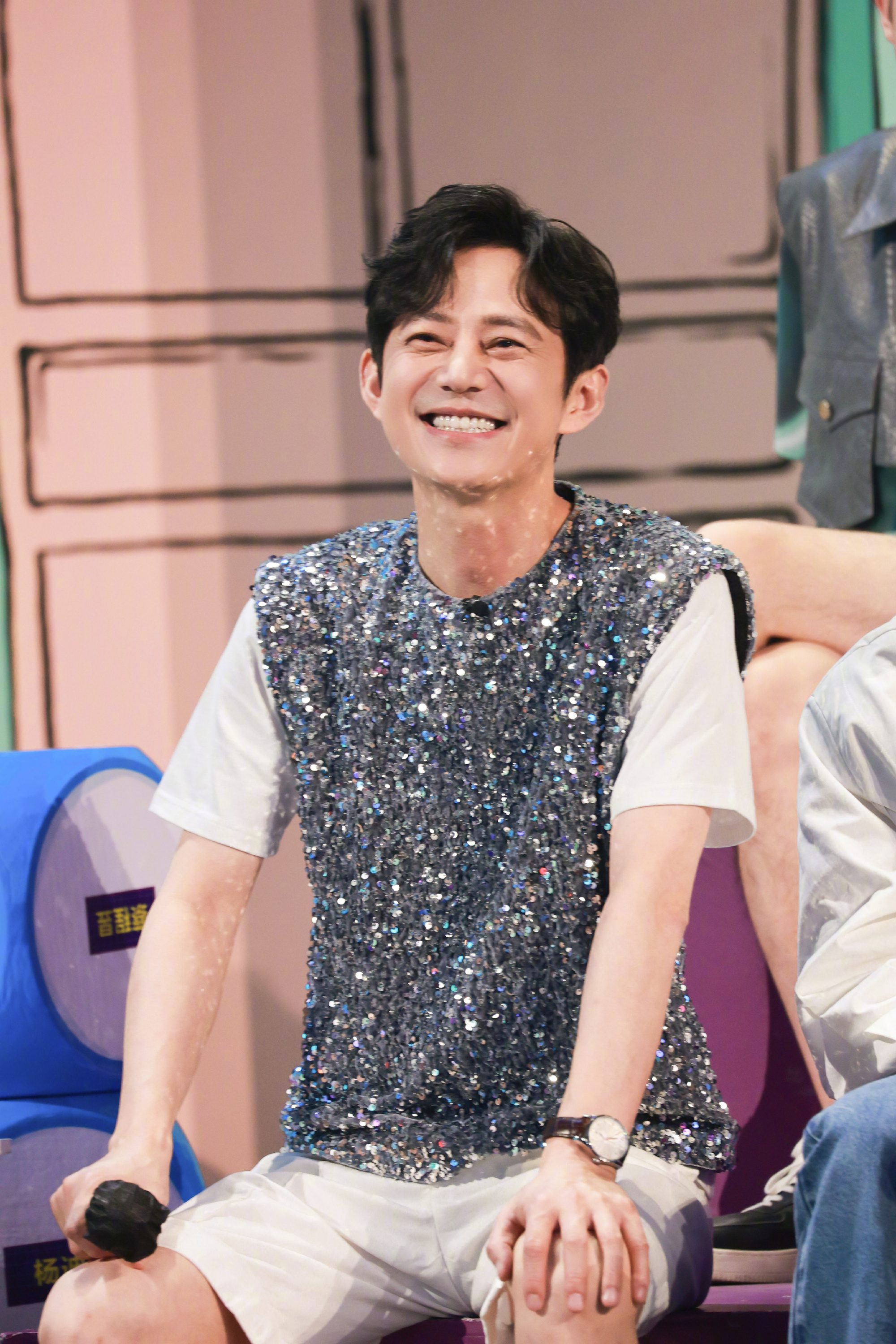 40天之后何炅终于回归湖南卫视综艺这次他应该感谢张杰