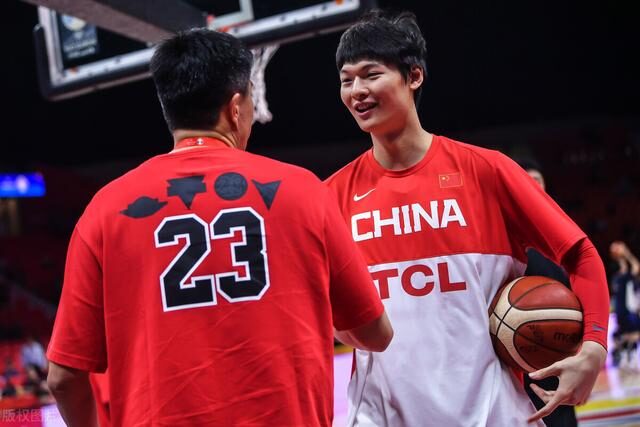 王哲林沈梓捷受挫,胡金秋成为取胜关键|沈梓捷|胡金秋|男篮_新浪新闻