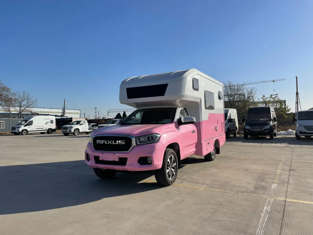 软萌的外观越野的心爱旅途2021款大通t70皮卡房车