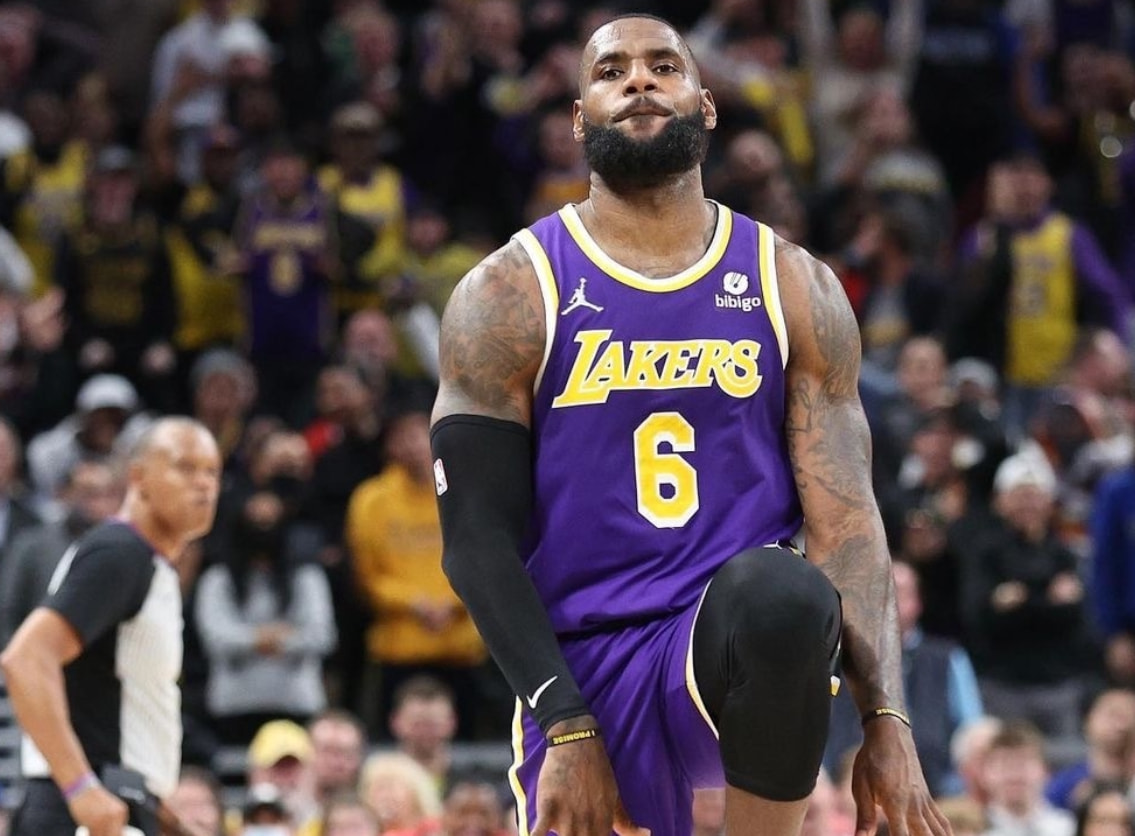 为赢球拼到流血!湖人被拖入加时也不怕,詹姆斯拒绝连败