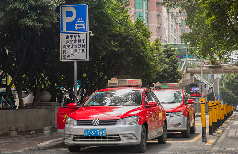 出租车叫板共享单车面对行业竞争司机未来在何方