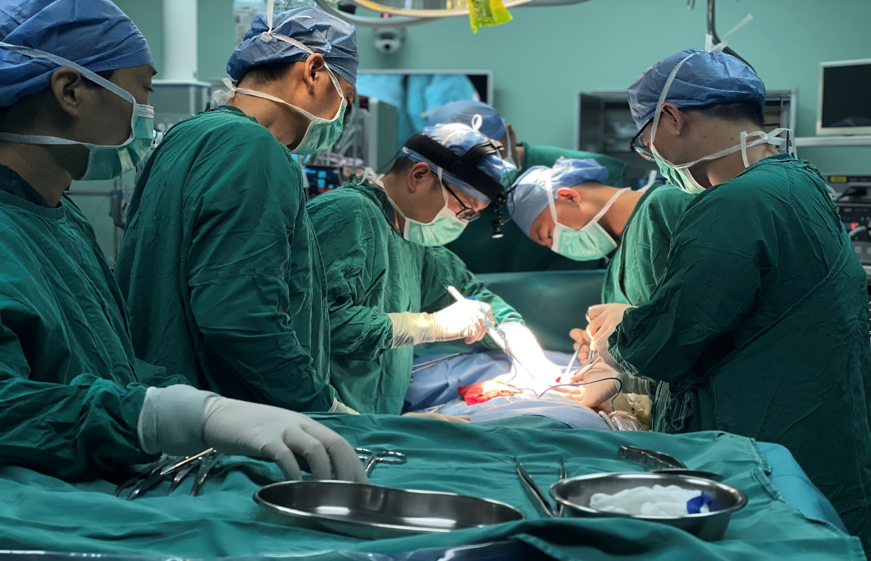 34岁女巨大胸腺瘤压扁左肺 暨南大学附属第一医院多科协作除瘤体休闲区蓝鸢梦想 - Www.slyday.coM