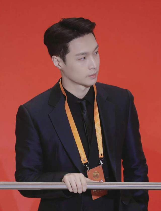 网络诚信宣传大使张艺兴谈网络暴力,工作室做法成明星维权典范休闲区蓝鸢梦想 - Www.slyday.coM