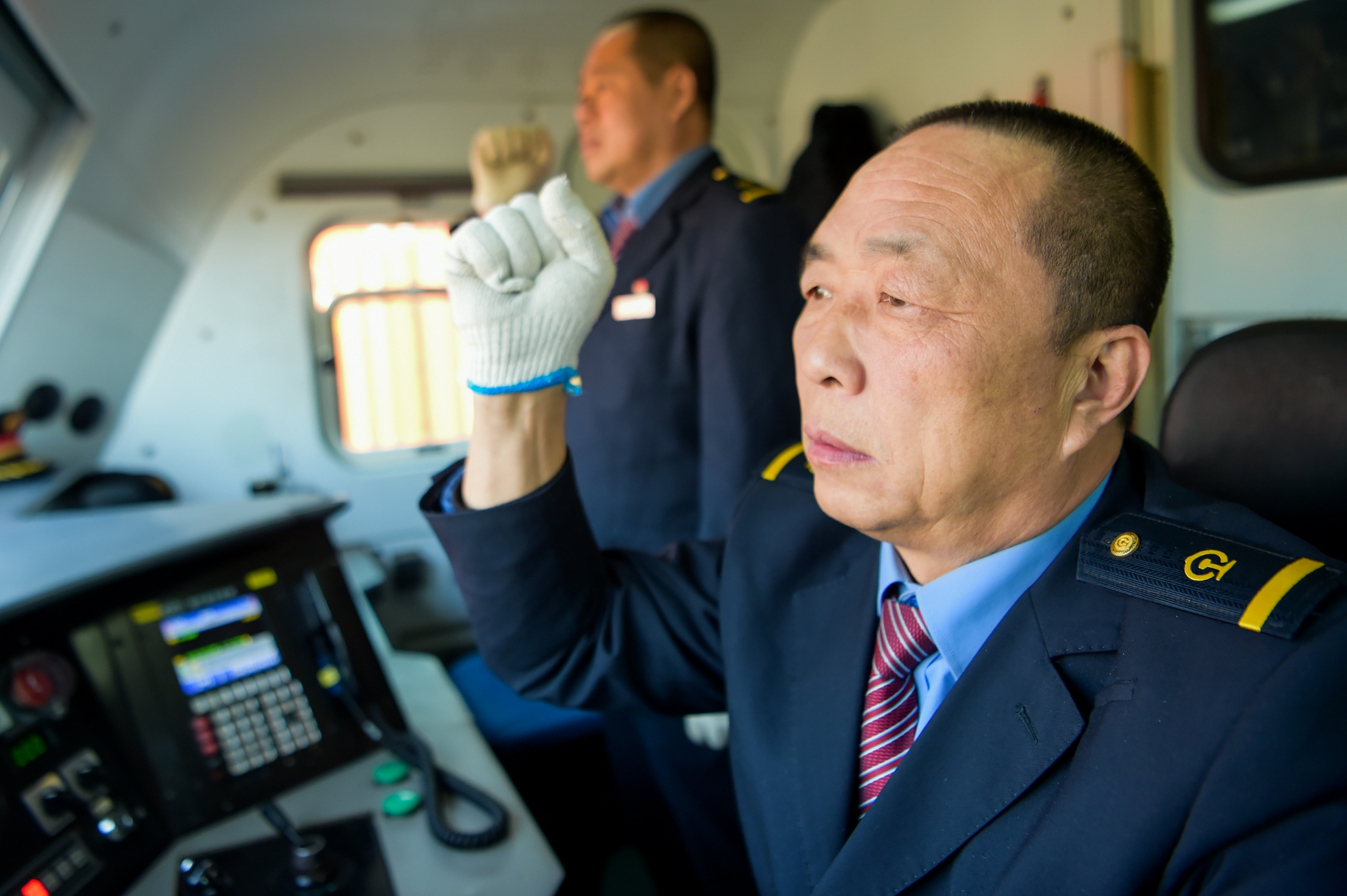 火车司机杜海宽36年专心做好一件事