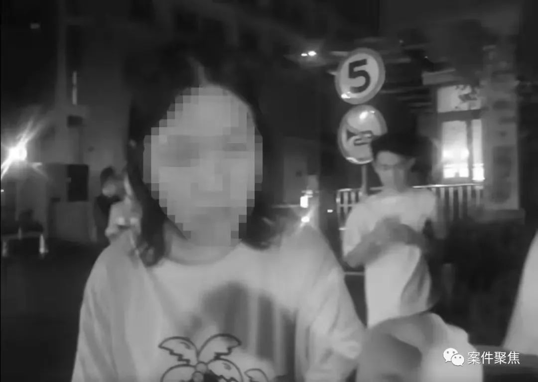 留长发、练女声，男子男扮女装上海高校门口偷外卖，被抓后竟这样辩解……休闲区蓝鸢梦想 - Www.slyday.coM