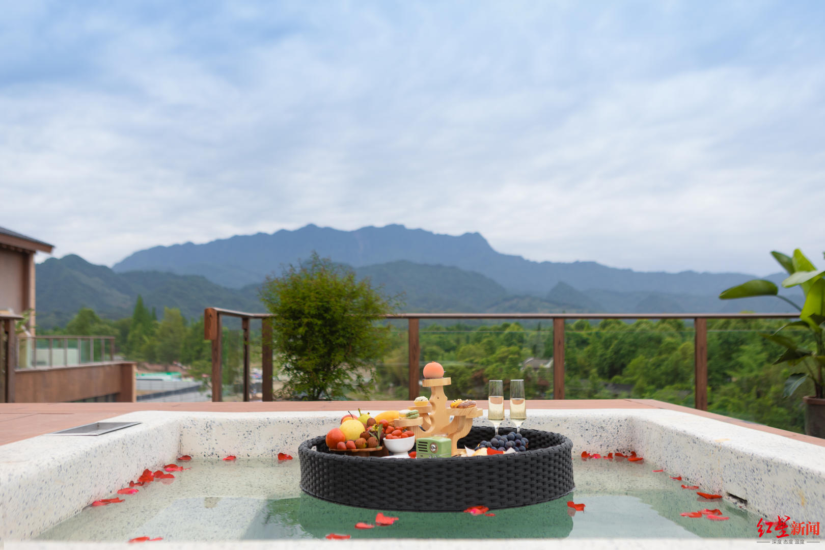 青城山春山外精品汤屋度假酒店露台私汤