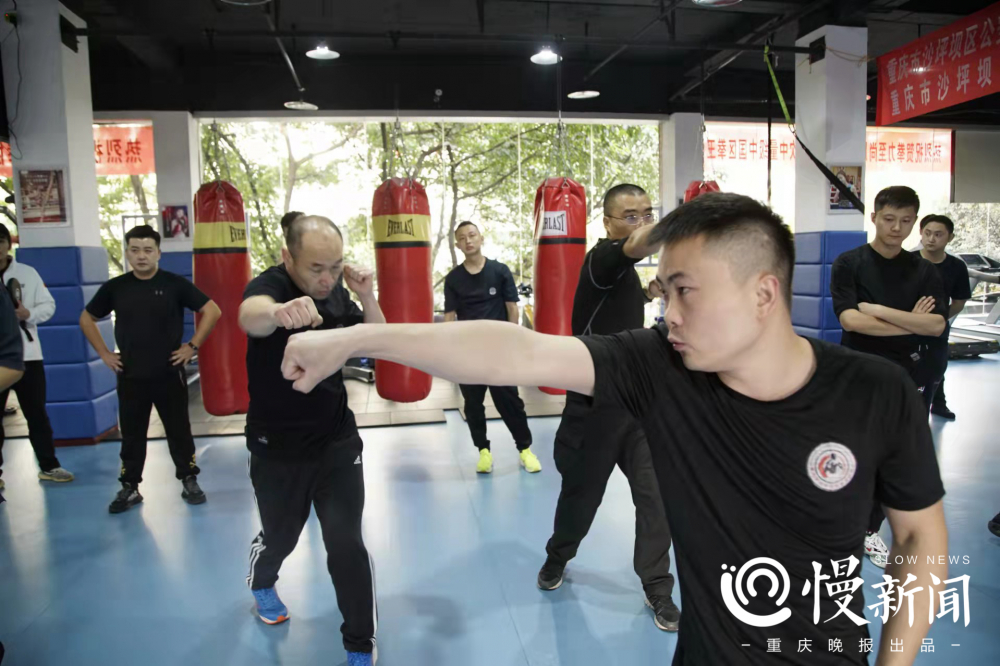 沙坪坝特警"苦练内功" 警民共建拳击格斗训练基地|拳击|拳击格斗_新浪