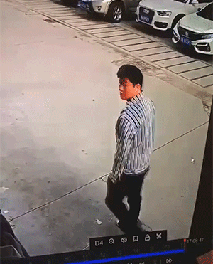 每日一笑：​男扮女装在女厕偷拍被抓…手机里发现大量偷拍照片！休闲区蓝鸢梦想 - Www.slyday.coM