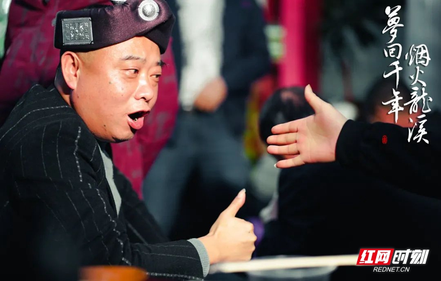 划拳比赛.新晃,在秦汉时期属夜郎国治地,唐宋两朝曾置夜郎县.