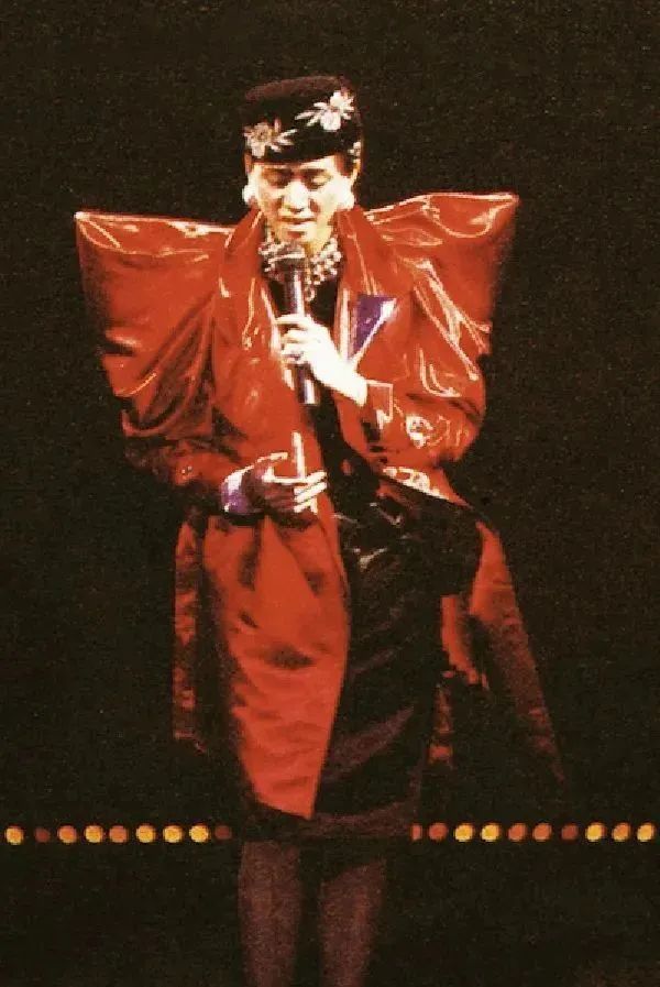 经"世界纪录协会"评定,梅艳芳以全球个人演唱会总计292场当选"全球