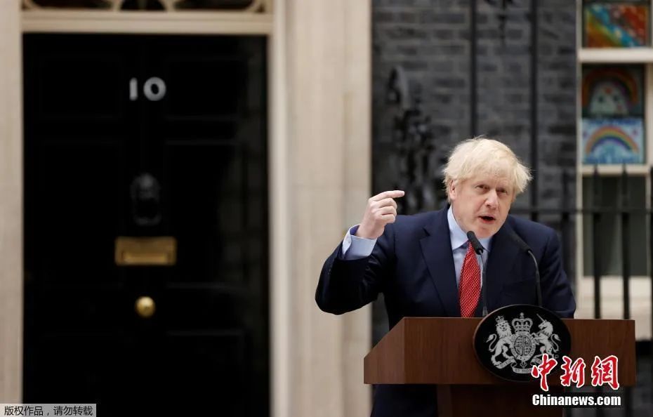 资料图：图为英国首相鲍里斯约翰逊在伦敦唐宁街10号发表演讲。