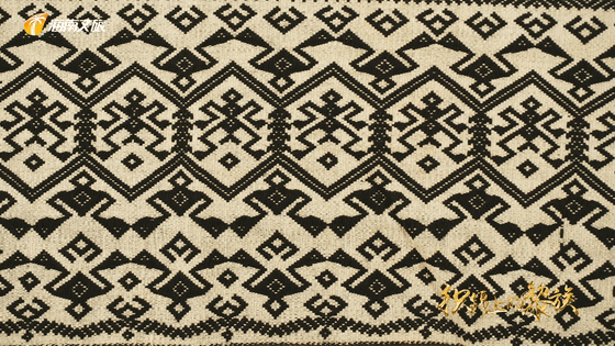 海南省民族研究所所长 黄友贤:"黎锦的主体纹样,它是以人纹为主,这是