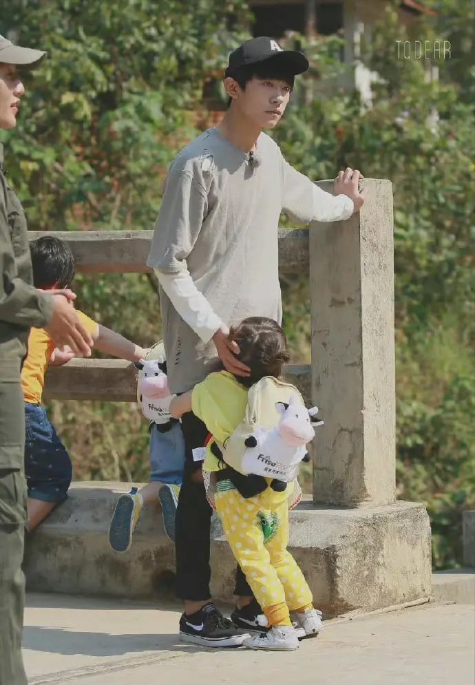 还记得放开我北鼻的哈琳吗她和易烊千玺拍戏了