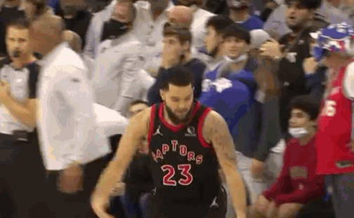 爷青回＋领罚单？詹姆斯两庆祝动作引热议，10多天前有人被重罚休闲区蓝鸢梦想 - Www.slyday.coM