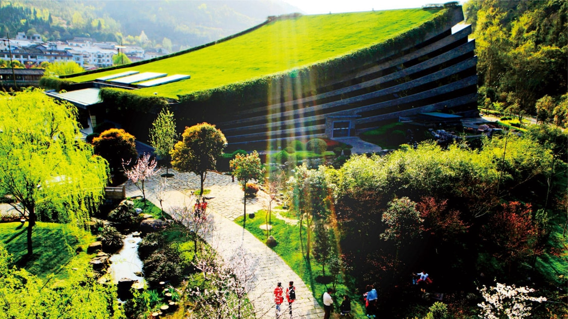 黄龙洞景区生态广场再次获评"张家界市最美庭院"