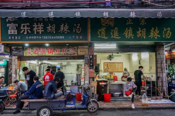 想用这俩字?先交99800元!数百家店被起诉,维权还是割韭菜?休闲区蓝鸢梦想 - Www.slyday.coM 想用这俩字?先交99800元!数百家店被起诉,维权还是割韭菜?休闲区蓝鸢梦想 - Www.slyday.coM