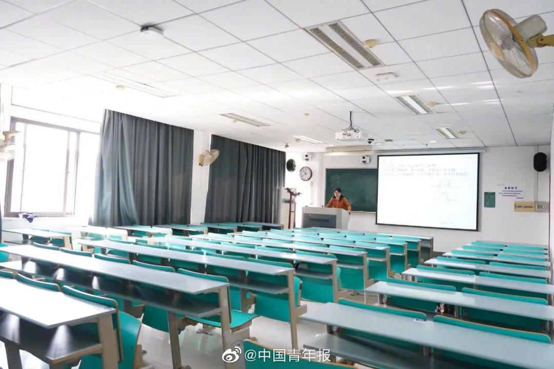 浙大教师在空无一人教室直播上课|浙江大学|新冠肺炎_新浪新闻