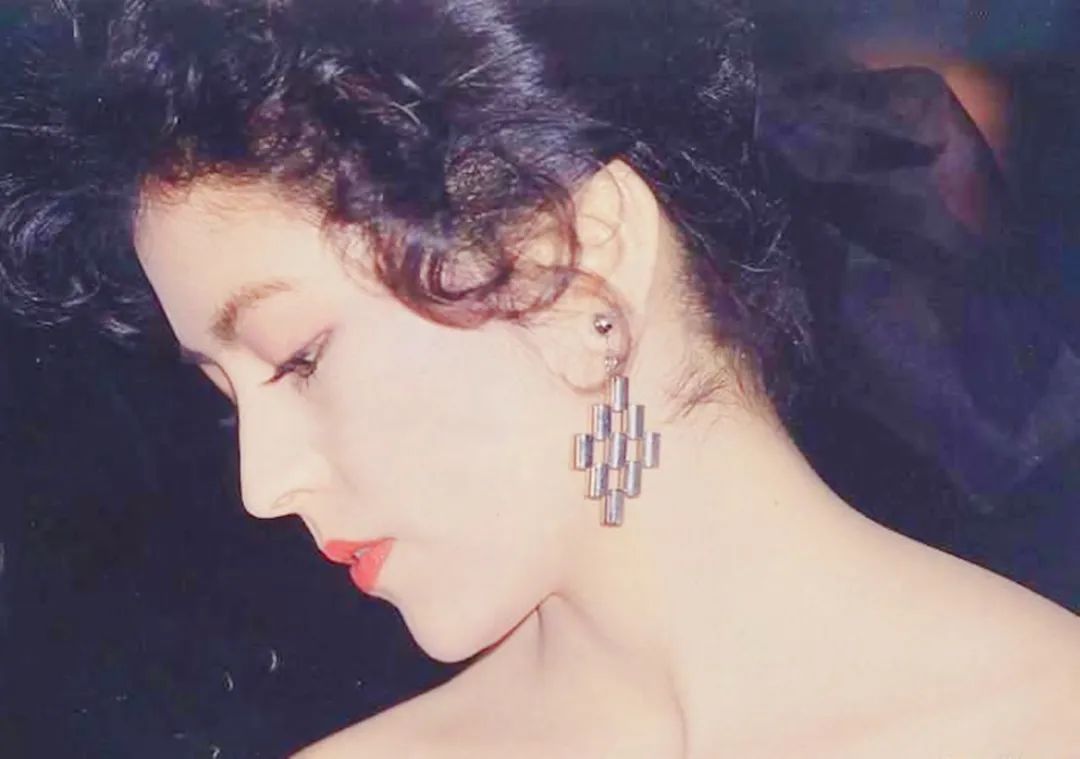 昭和时代最后的绝色美人还有优美嗓音拒绝皇太子和世界首富