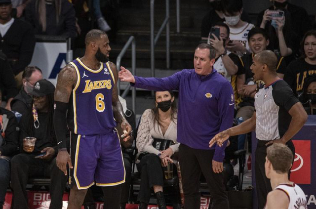 詹姆斯首次回应肘击斯图尔特：驱逐是应该的，但禁赛完全没有必要休闲区蓝鸢梦想 - Www.slyday.coM