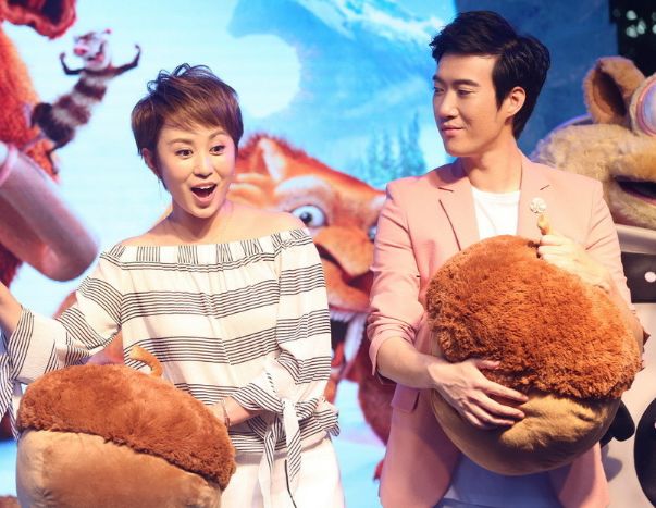 马丽常远首次演夫妻趴床上被按摩气氛暧昧小老公一旁紧紧盯着