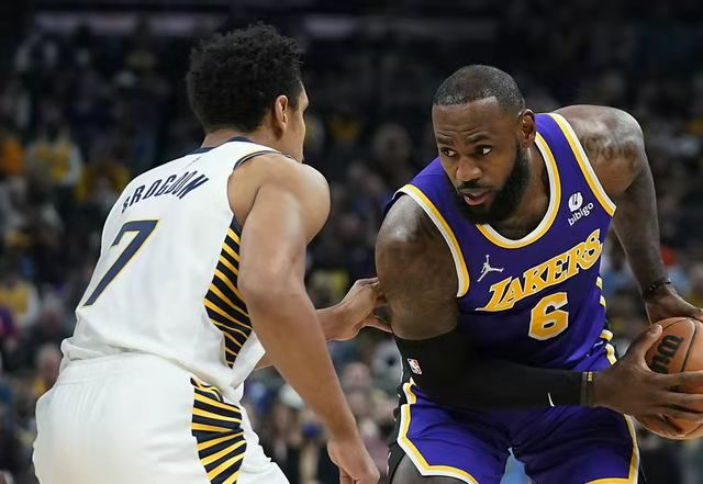 争议！投中超远三分疯狂跳舞！苏群：詹姆斯庆祝动作可能会被罚款休闲区蓝鸢梦想 - Www.slyday.coM